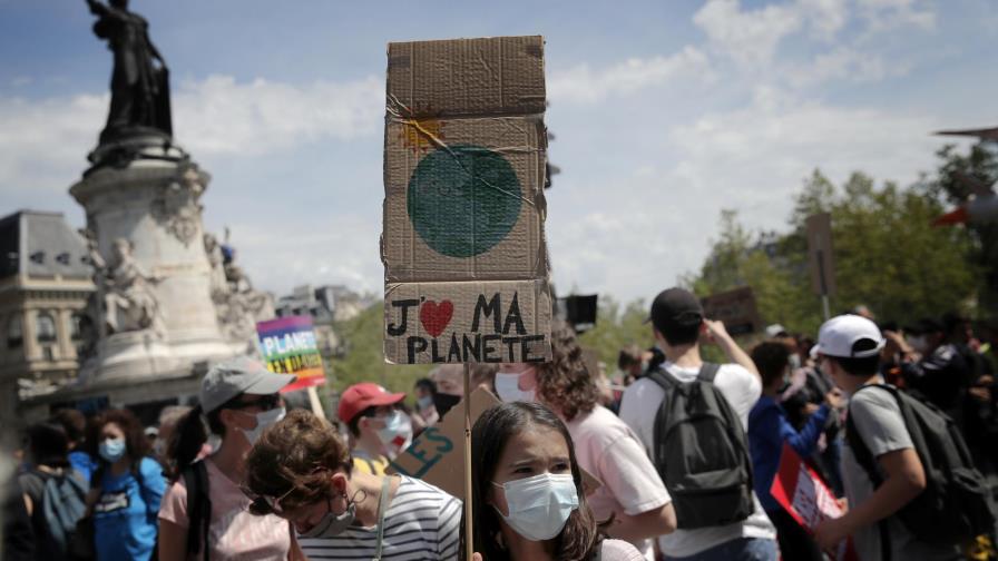 Francia: Miles exigen más medidas contra cambio climático