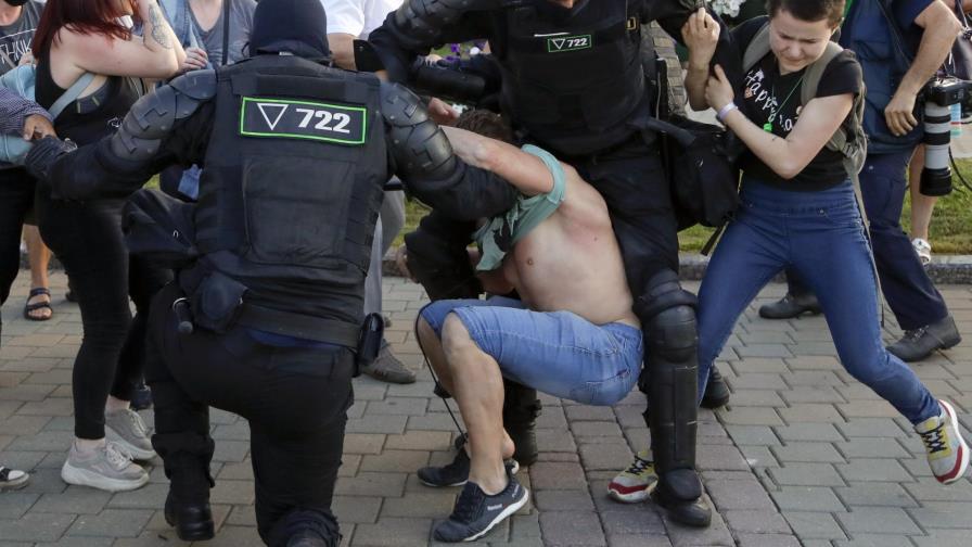 Muere manifestante en choques por elecciones en Bielorrusia