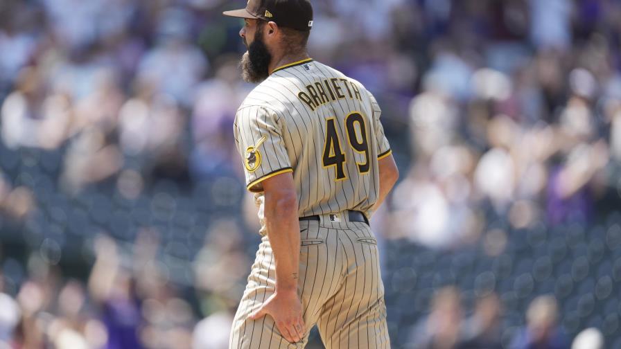 Rockies vapulean a Arrieta, en su debut con Padres