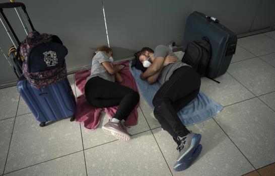Gobiernos latinoamericanos luchan por repatriar a su gente Gobiernos latinoamericanos luchan por repatriar a su gente