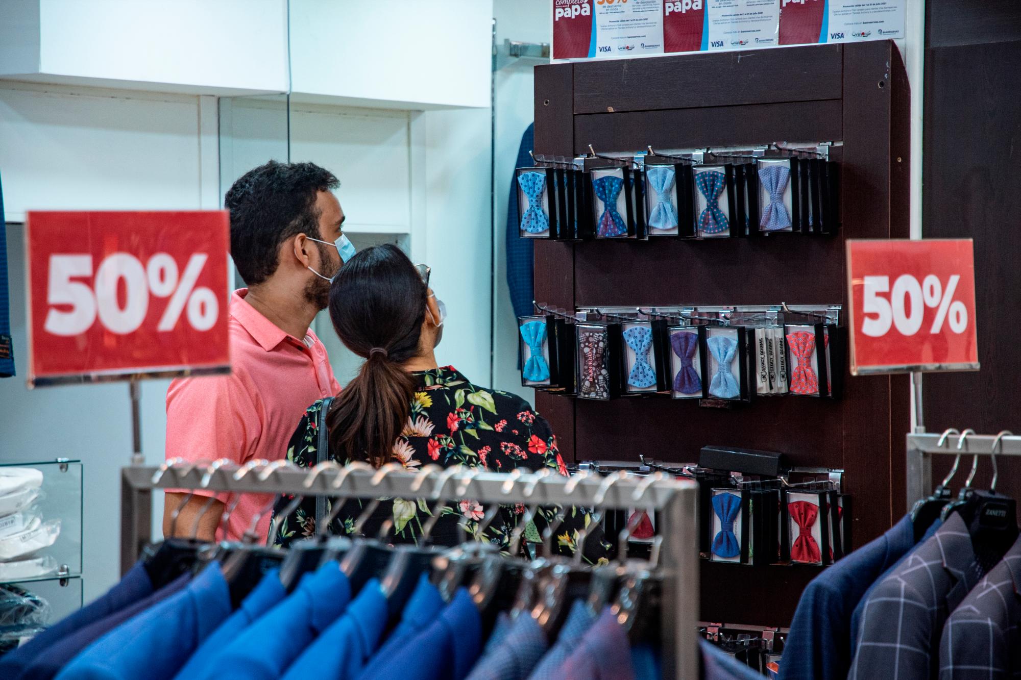 Las tiendas de ropa para caballeros tuvieron mucha asistencia, sobre todo las que tenían especiales.