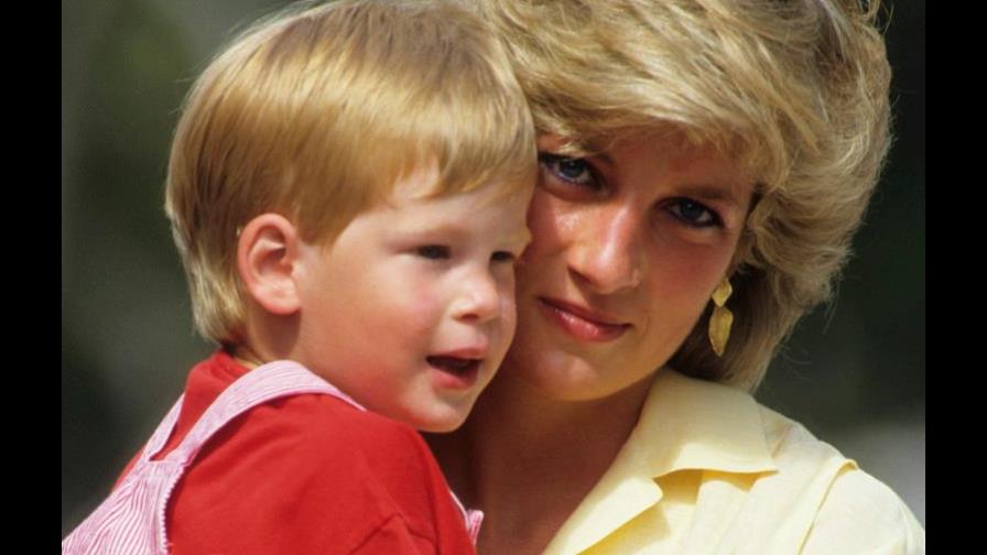 Harry revela sufrió ataques de pánico, alcoholismo y consumo de drogas luego de la muerte de Diana Harry revela sufrió ataques de pánico, alcoholismo y consumo de drogas luego de la muerte de Diana