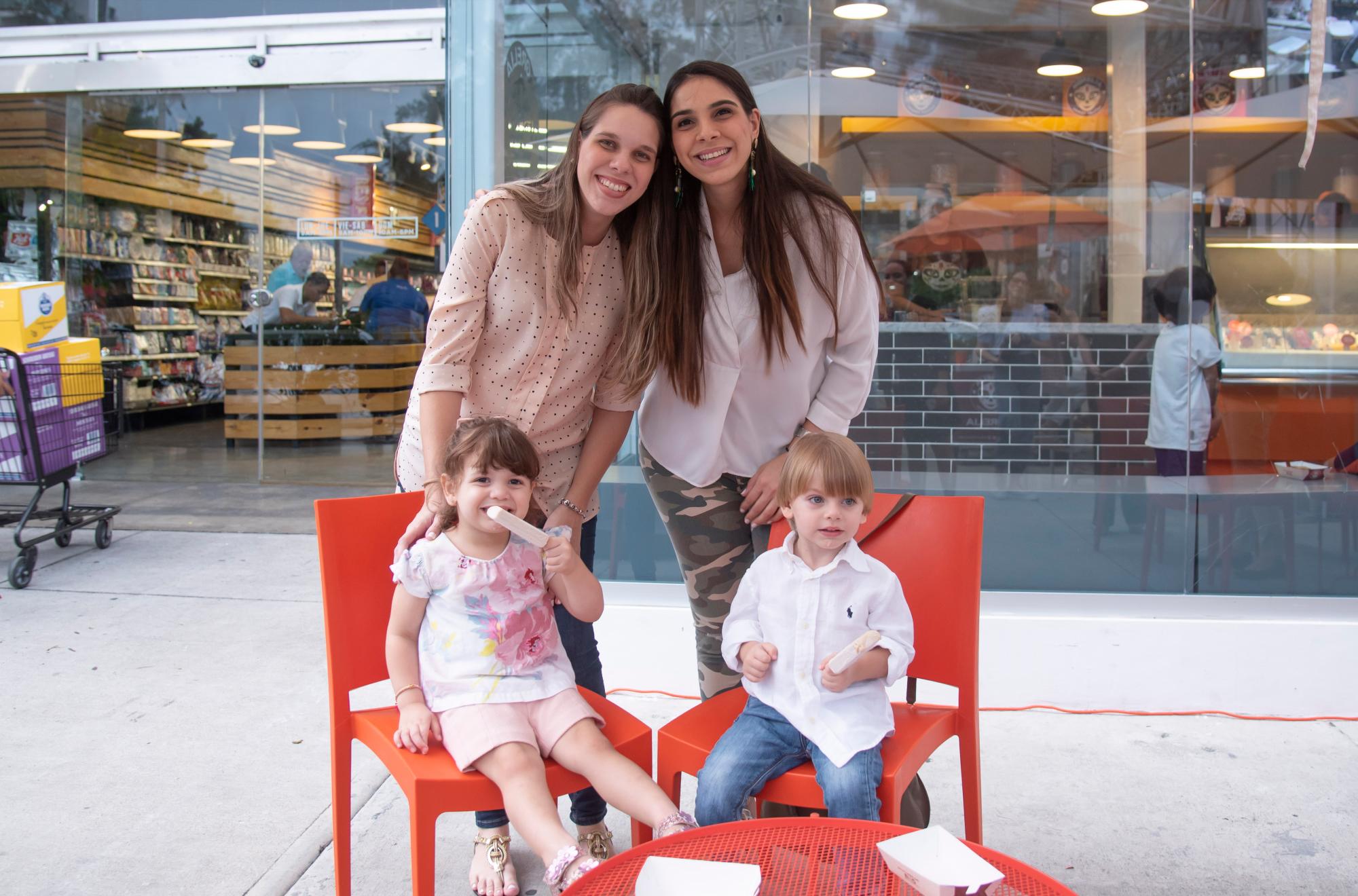 Claudia Michelen, Emma Sphia Rodríguez, Miriam Michelen y Raymundo Polanco.
