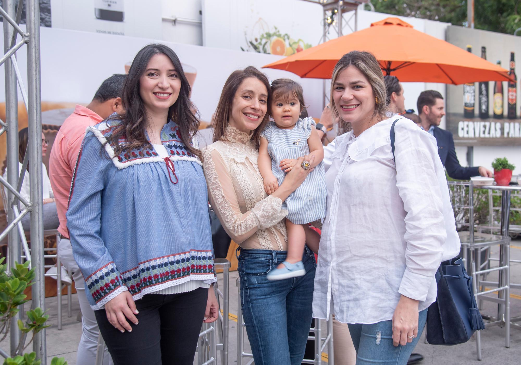 Elsa Pou, Francesca Robiou, Zoé Herrera Robiou y Michel Jiménez.