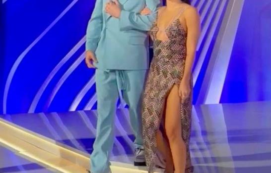 Brillo y color en la alfombra roja de los Premios Billboard