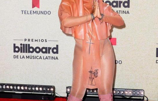 Brillo y color en la alfombra roja de los Premios Billboard