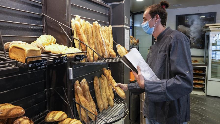Posible aumento en precio de baguettes preocupa a franceses