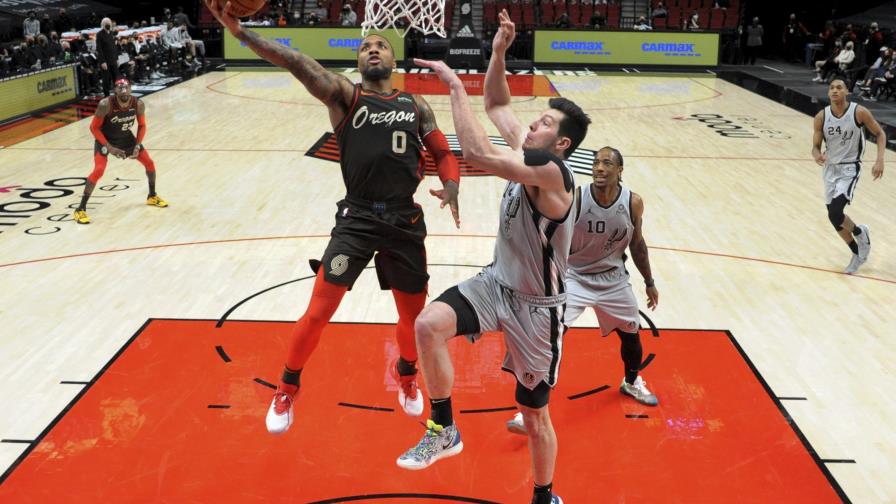 Lillard anota 30, los Trail Blazers derrotan a Spurs 124-102