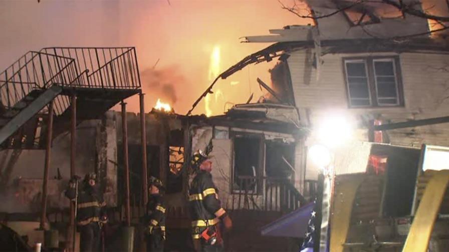 Un incendio obliga a desalojar una residencia en Nueva York Un incendio obliga a desalojar una residencia en Nueva York