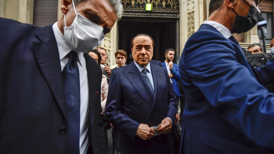 Abogados: Berlusconi es absuelto en juicio por corrupción