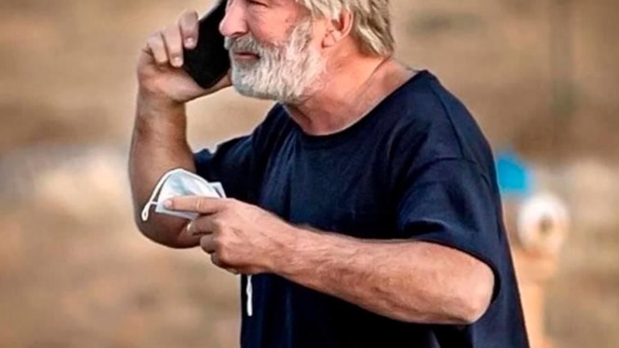 Filtran las primeras imágenes del actor Alec Baldwin tras matar mujer durante filmación