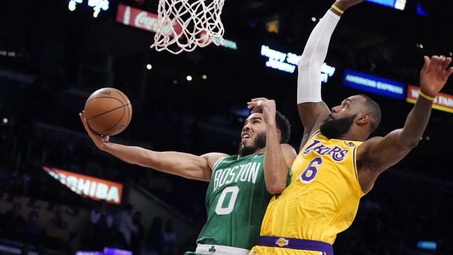 Los Lakers vencen a Celtics, se reparten duelos de temporada