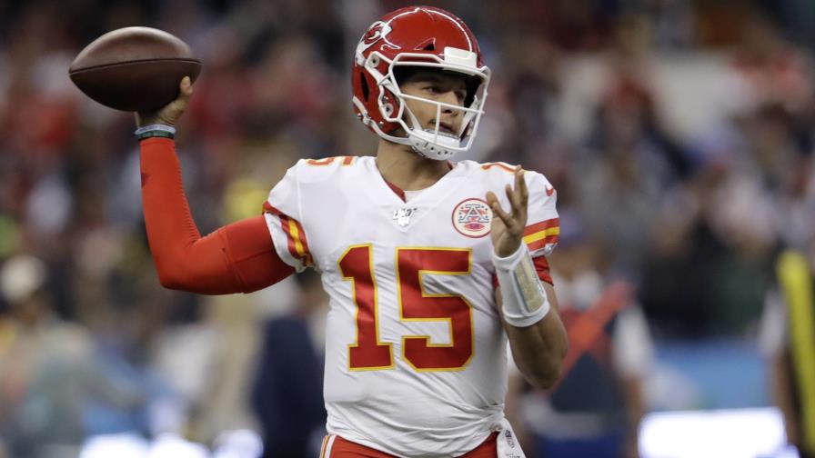 Patrick Mahomes no brilla, pero Chiefs ganan en México
