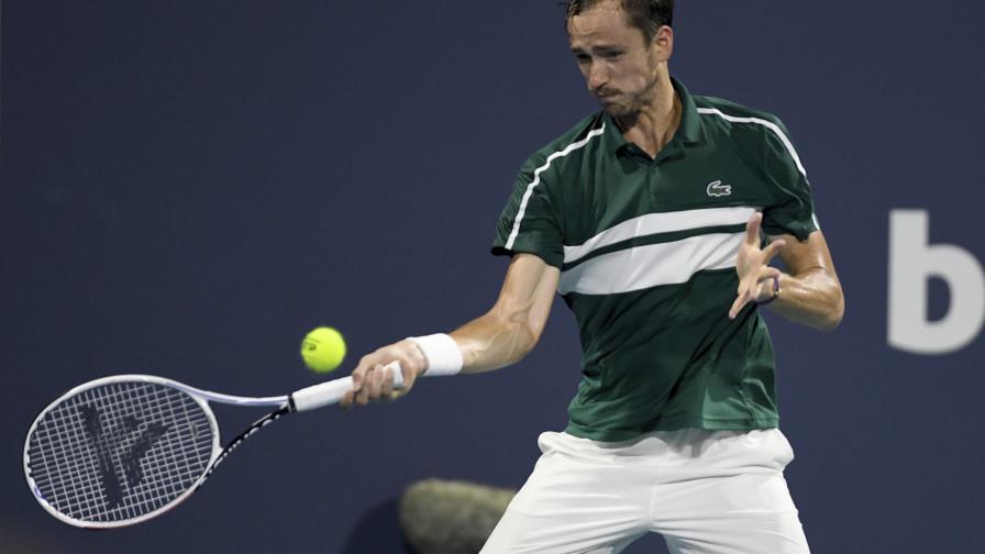 Medvedev da positivo por COVID y se baja de Montecarlo