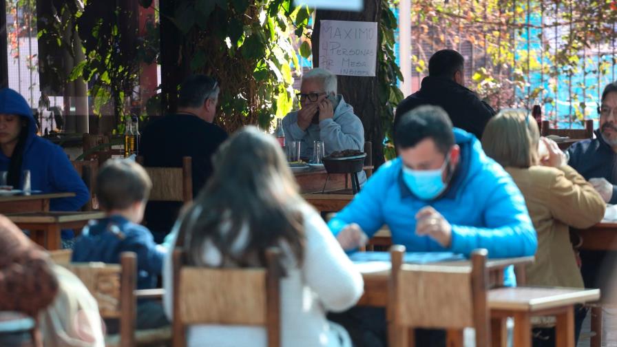 Chile flexibiliza restricciones tras disminución de casos de coronavirus