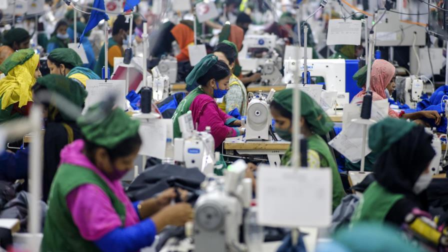 Bangladesh elimina restricciones pese a aumento del virus
