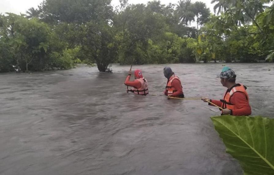 Pobladores de Filipinas huyen de sitios inundados por lluvia