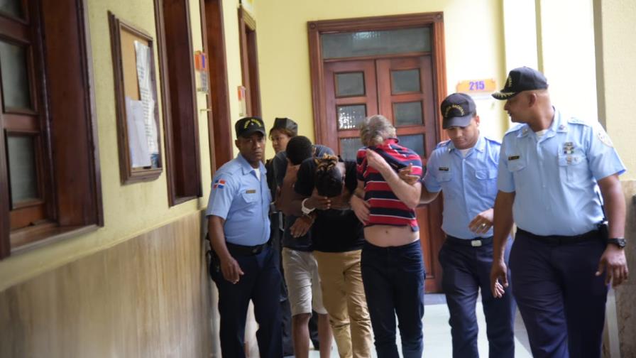 Aplazan coerción contra tres imputados por explotación infantil en el barrio 24 de Abril