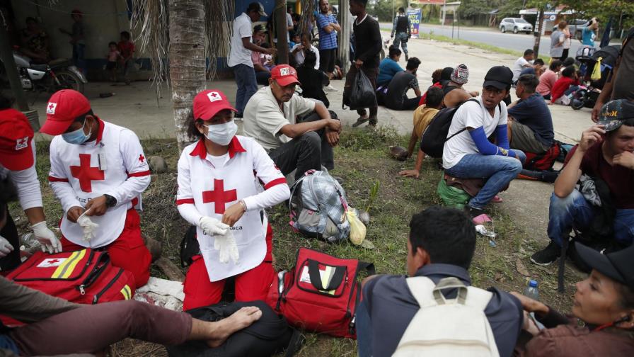 Guatemala deporta a grupo de migrantes a Honduras