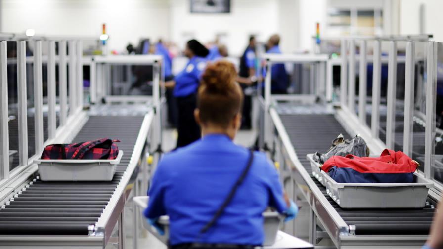 Pasajero acciona arma en aeropuerto de Atlanta y causa caos Pasajero acciona arma en aeropuerto de Atlanta y causa caos