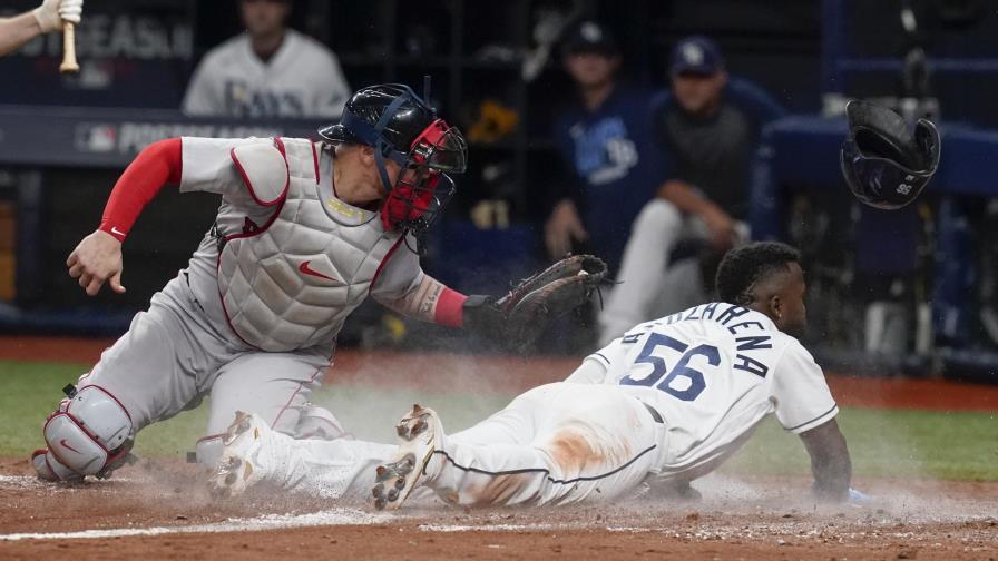 Arozarena se roba el plato; Rays pegan primero en playoffs