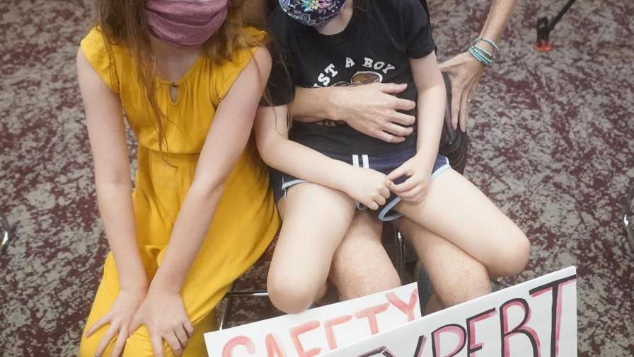 Sondeo: Mayoría apoya mascarillas en escuelas de EEUU