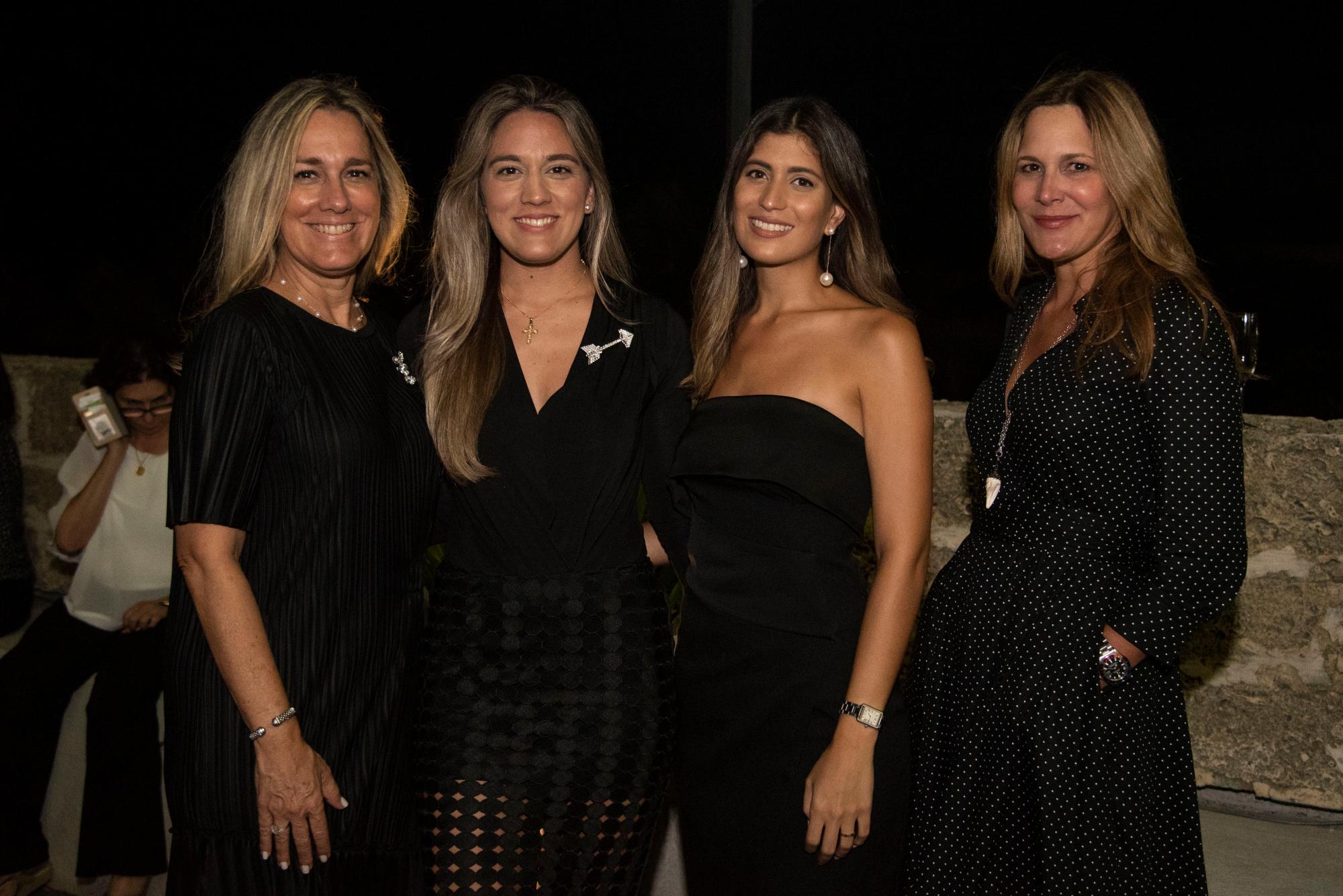 Jacqueline Troncoso de Frías, Anabelle Frías, Marcel Santana y Anabelle Martínez de Pablo.
