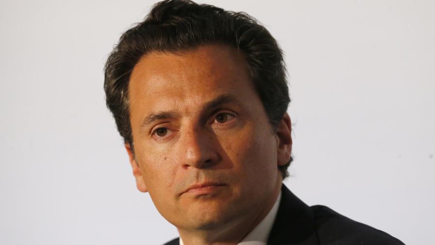 Juez español dicta prisión provisional para exdirector Pemex