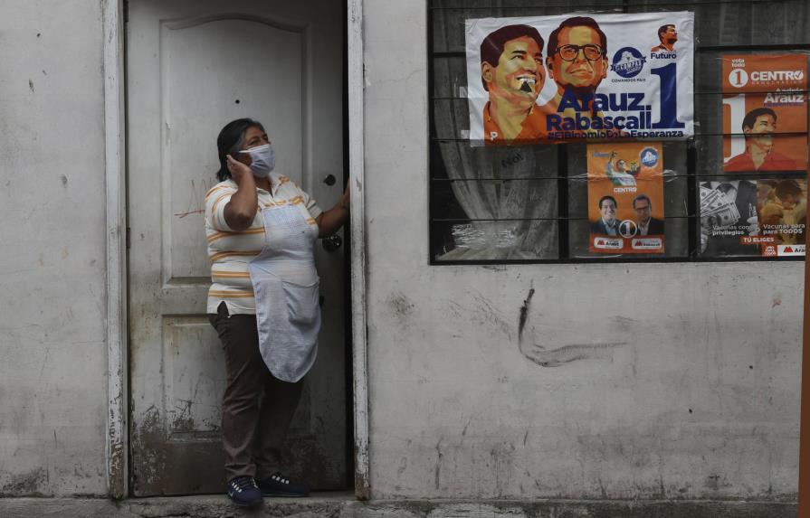 Ecuatorianos se aprestan a votar en medio de pandemia