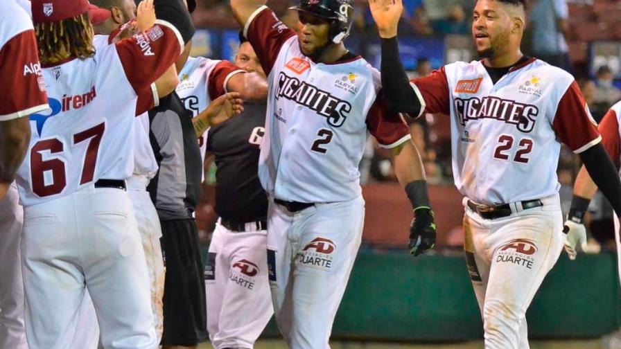 Los Gigantes aplican artillería pesada para aplastar al Licey