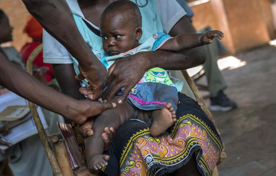Prueban primera vacuna contra la malaria en tres países africanos