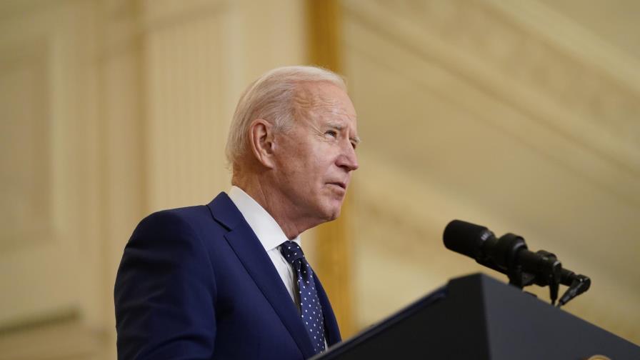 Biden acelera admisión de refugiados, pero no sube su número