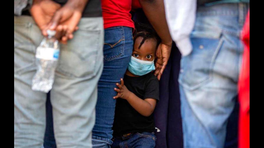 Los haitianos no creen en la vacuna y no quieren que llegue