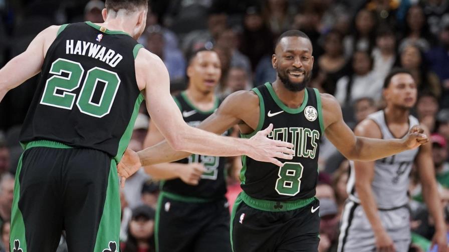 Celtics vencen a Spurs, pero Hayward se fractura mano