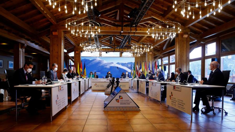 Agrio intercambio de críticas en Cumbre Iberoamericana por Venezuela