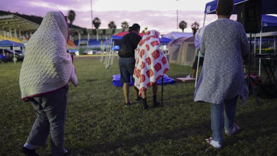 Puertorriqueños se niegan a abandonar refugios tras sismo