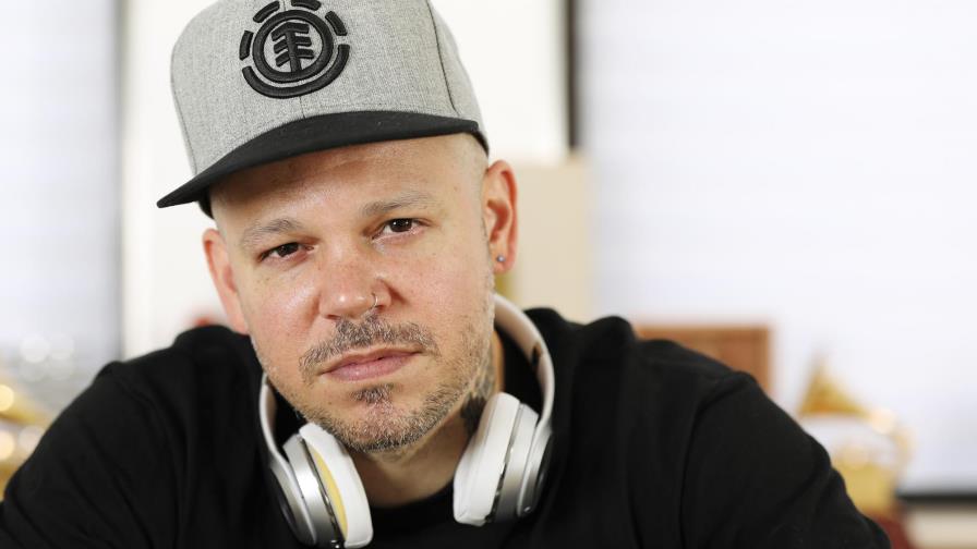 Residente reúne 113 besos de 80 países en nuevo video Residente reúne 113 besos de 80 países en nuevo video