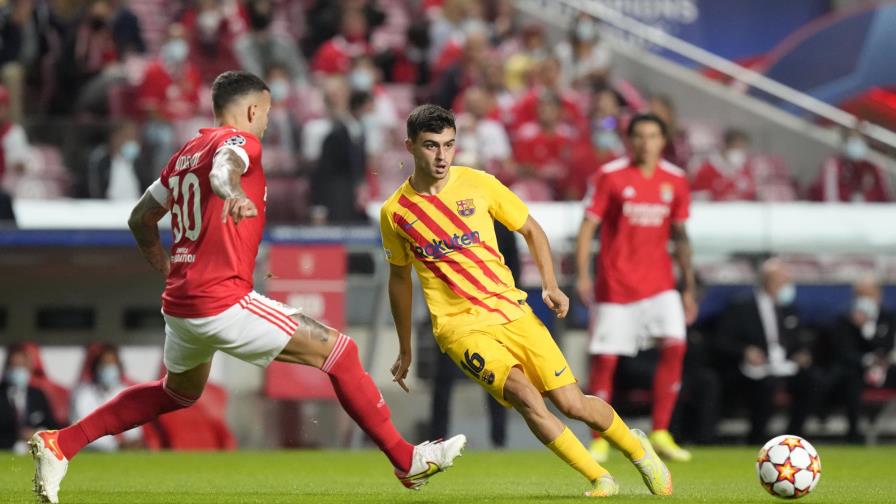 Pedri renueva con el Barcelona hasta 2026