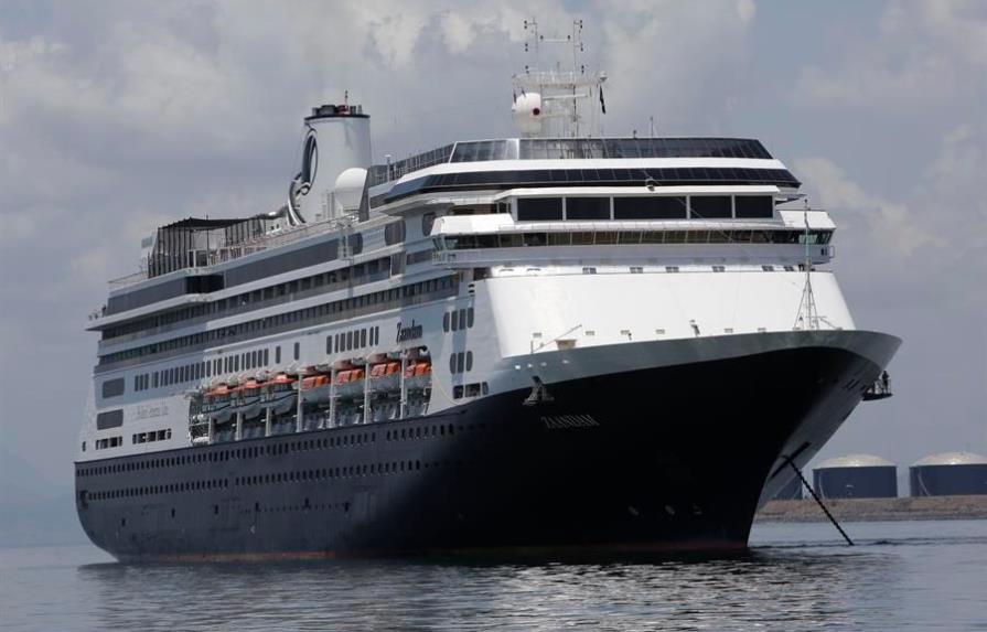 Mueren cuatro pasajeros en crucero de Holland que busca llegar a Florida