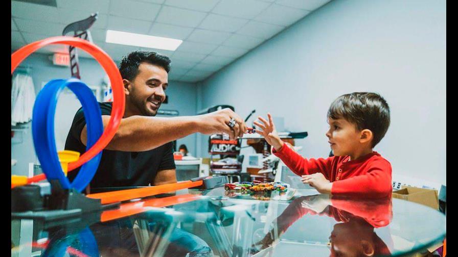 Luis Fonsi cumple su sueño y diseña su propio Hot Wheels