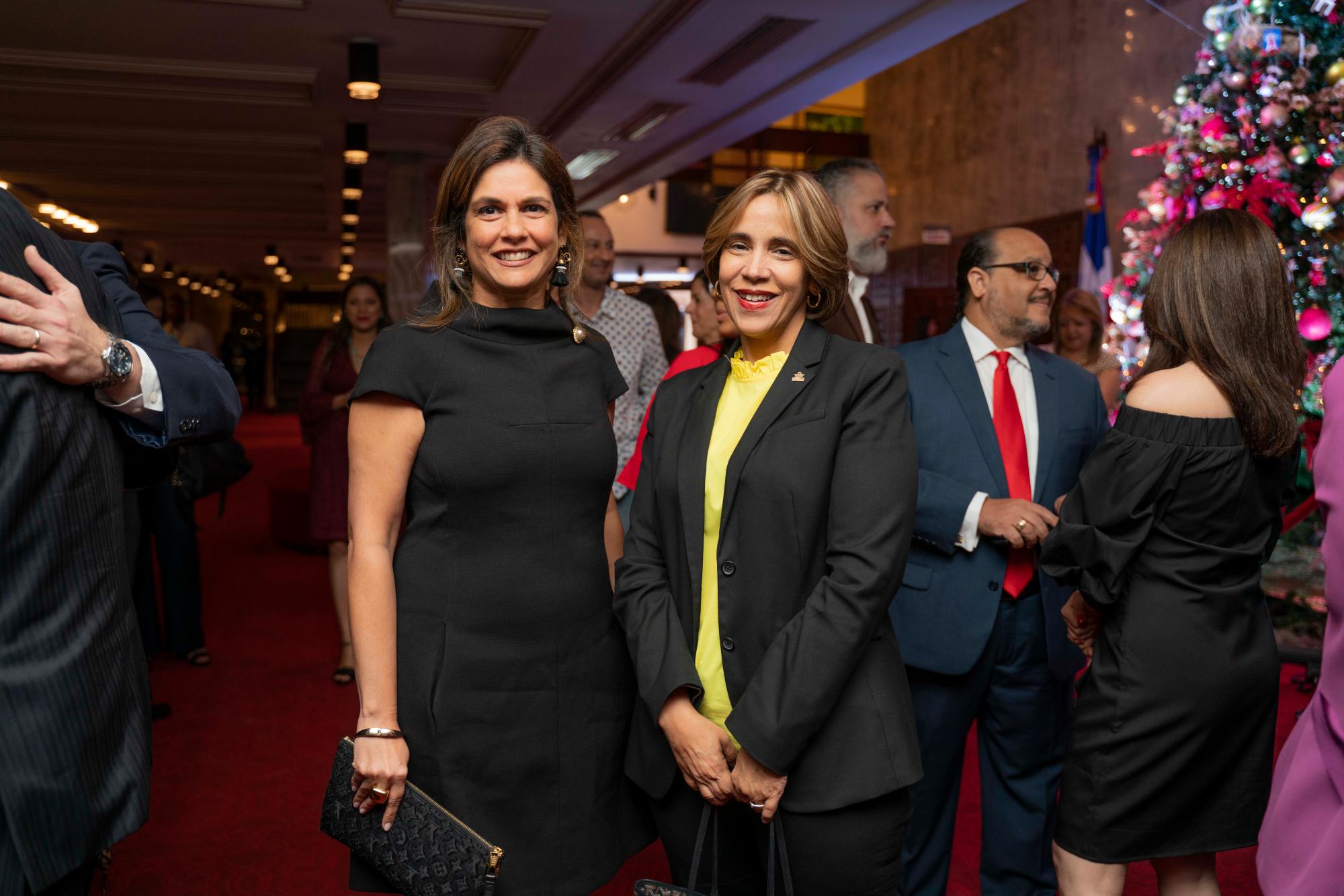 Denisse Medina y Mercedes Canal.