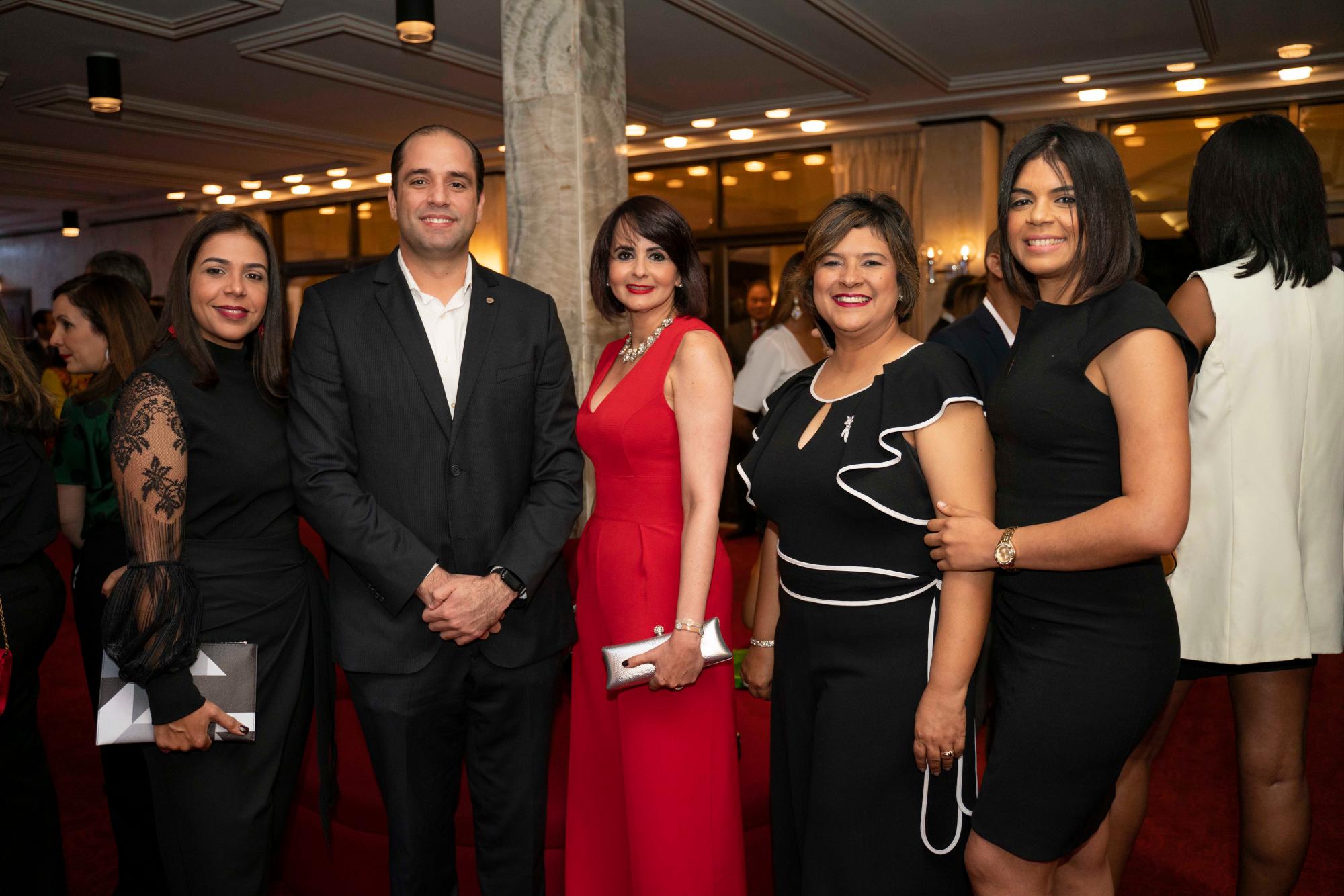 Gebsy Chestaro, Julian Alcántara, Vilna Paulino, Carmen Castillo y Ingrid Suárez.