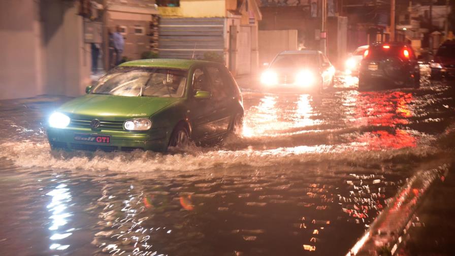 Onamet pronostica aguaceros en varias regiones por vaguada y onda tropical Onamet pronostica aguaceros en varias regiones por vaguada y onda tropical