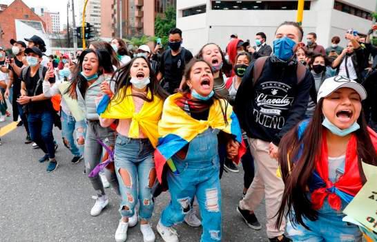 Colombianos en República Dominicana abogan por la paz y fin de bloqueos en Colombia 