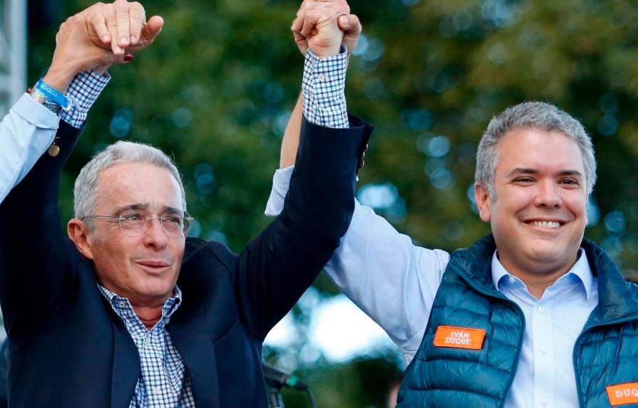 Un fallecido e incómodo amigo compromete a Uribe y a Duque ante la Justicia