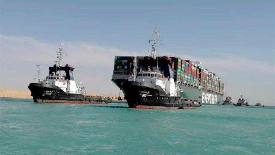 El tráfico normal en Suez se reanudará en 4 días pero habrá meses de retrasos