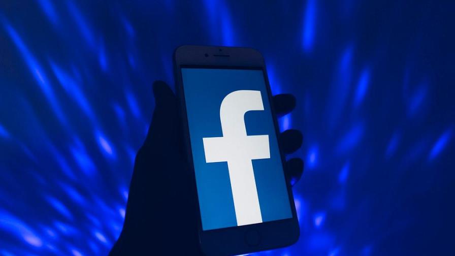 Bruselas pide a Facebook más esfuerzos contra la desinformación sobre Covid