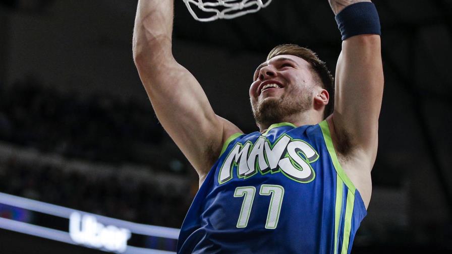Doncic anota 24 puntos en su regreso; Mavs superan a Spurs