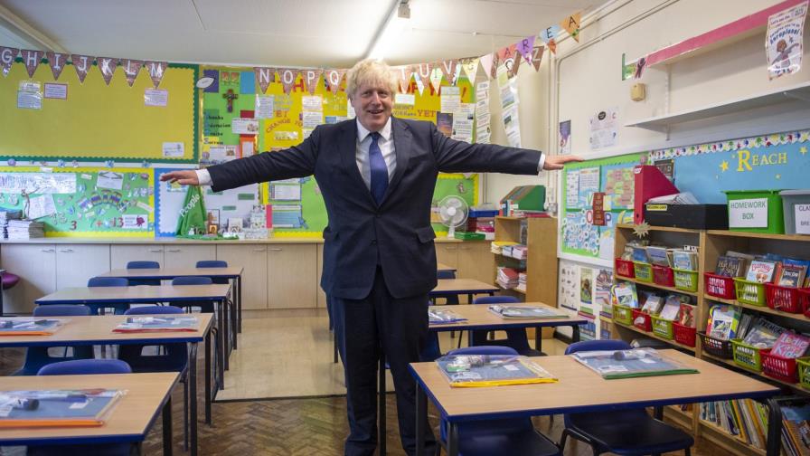 Johnson pide a padres dejar que sus hijos vuelvan a escuela Johnson pide a padres dejar que sus hijos vuelvan a escuela