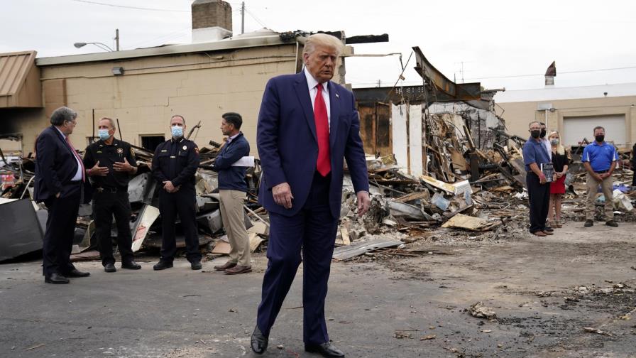 Trump dice que violencia en Kenosha es terrorismo interno